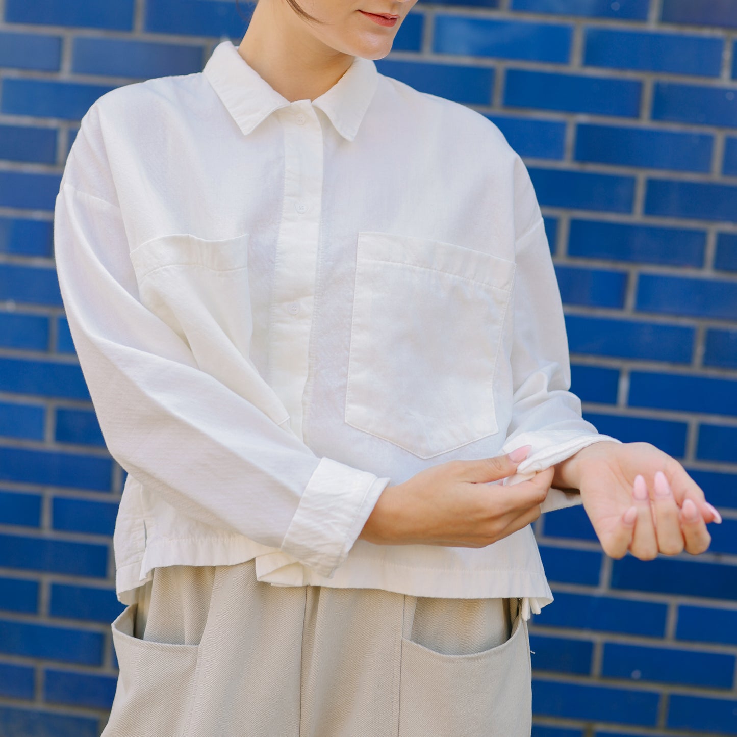 Front Two SQ pockets shirts -White-