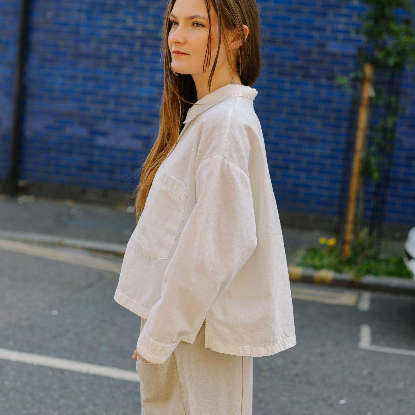 Front Two SQ pockets shirts -White-