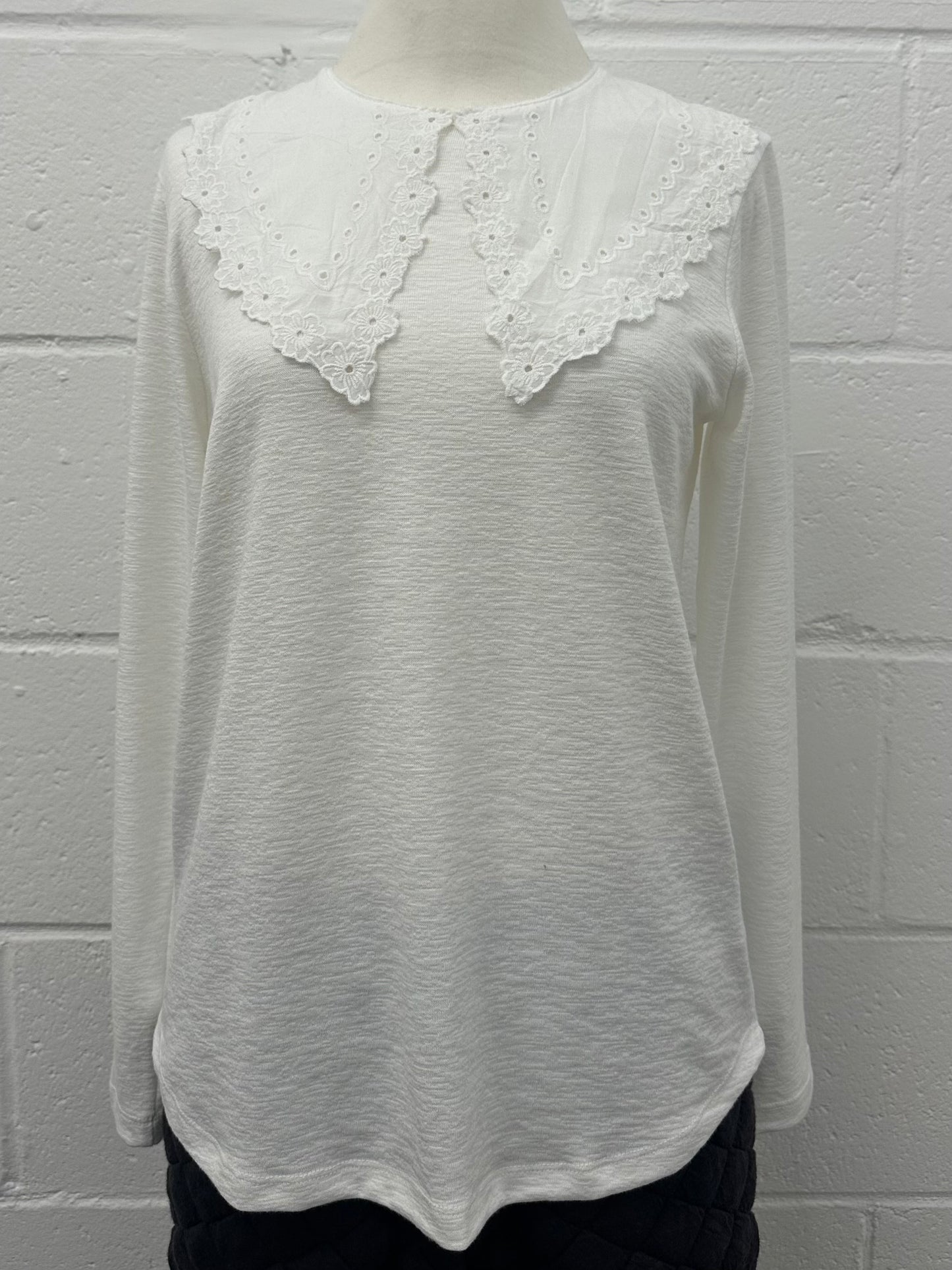 V Lace collar Top -WHITE-