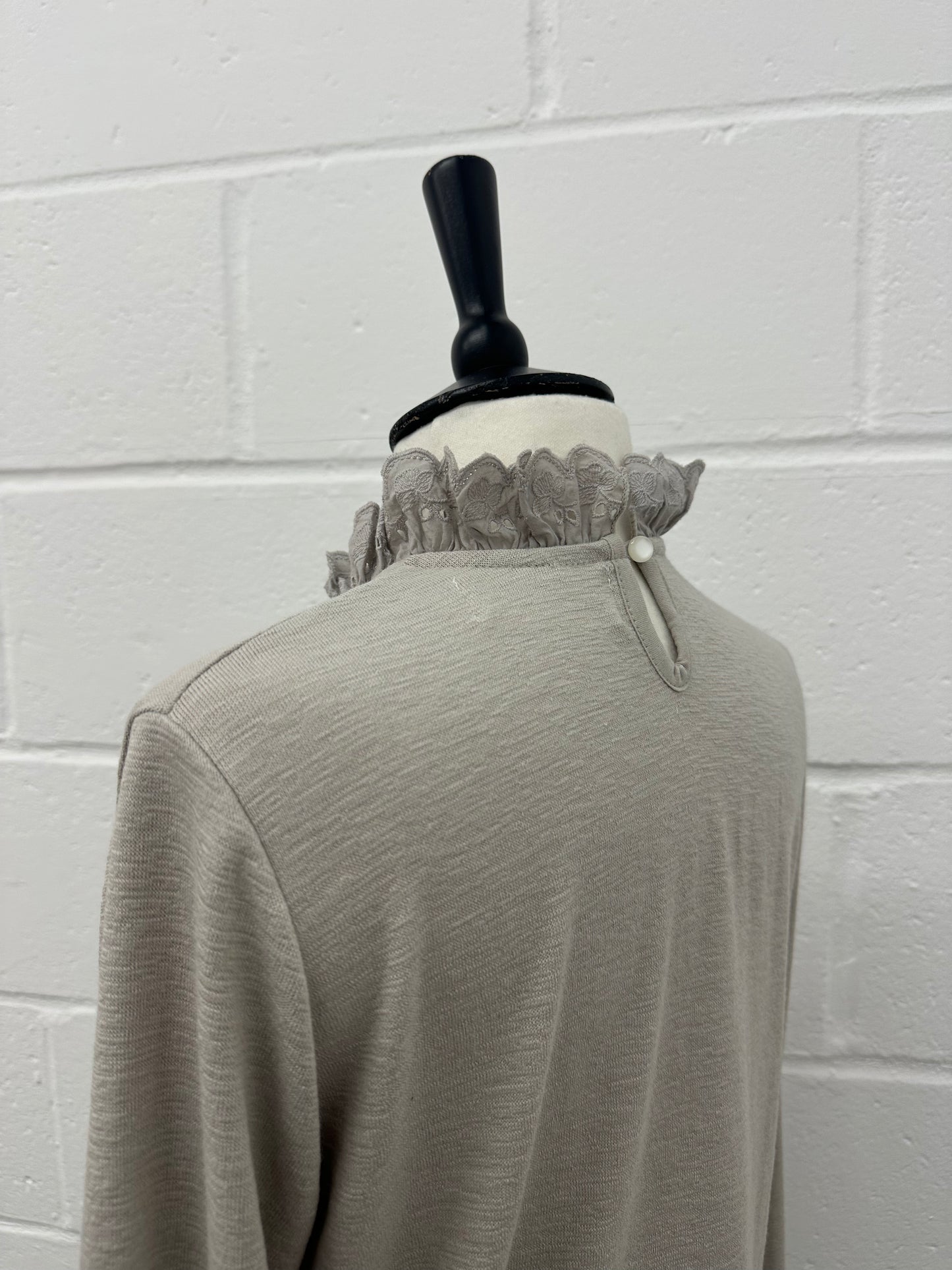 High neck lace top -GREY-