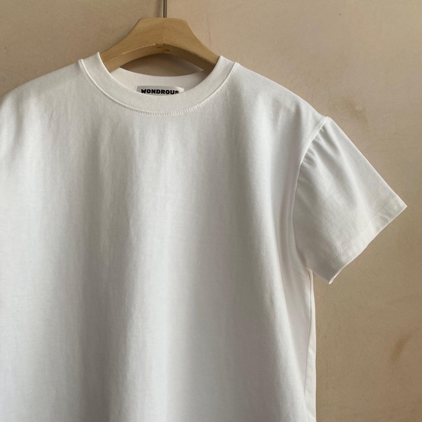 Cropped short T -White-