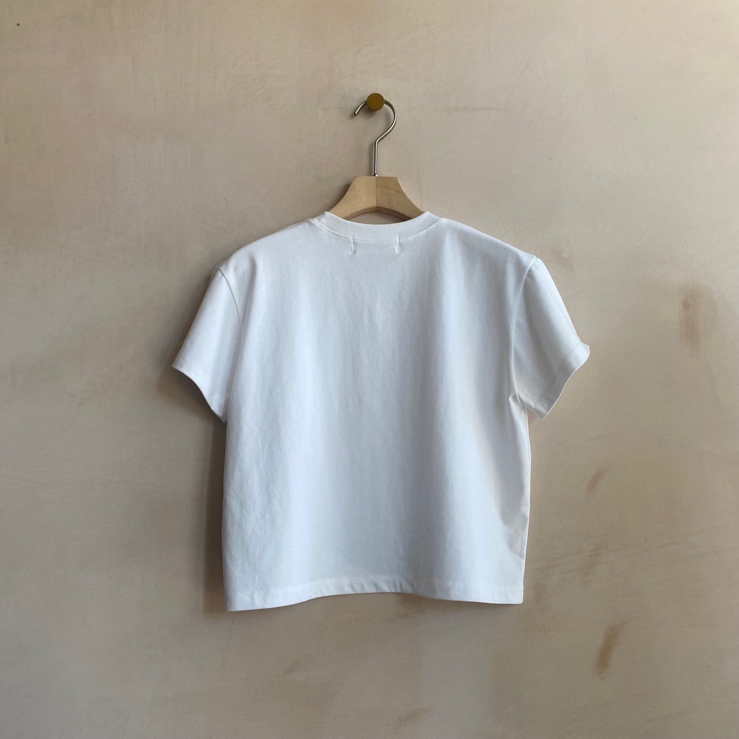 Cropped short T -White-