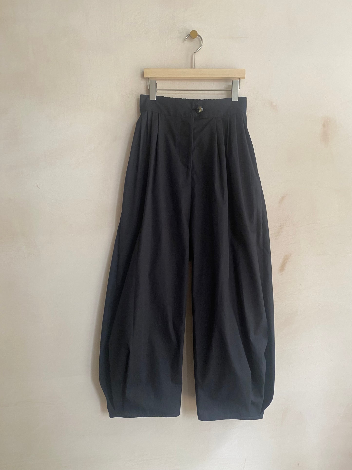 Barrel Leg wide trousers -Black-