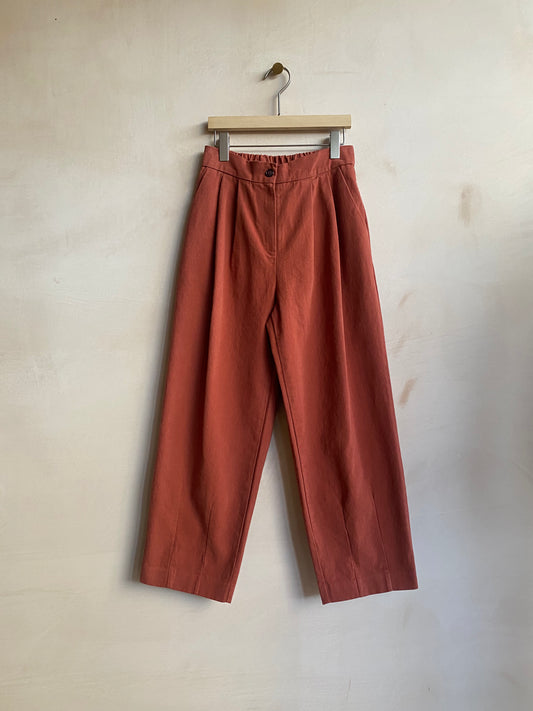 Pleated leg trousers -TERACOTTA-