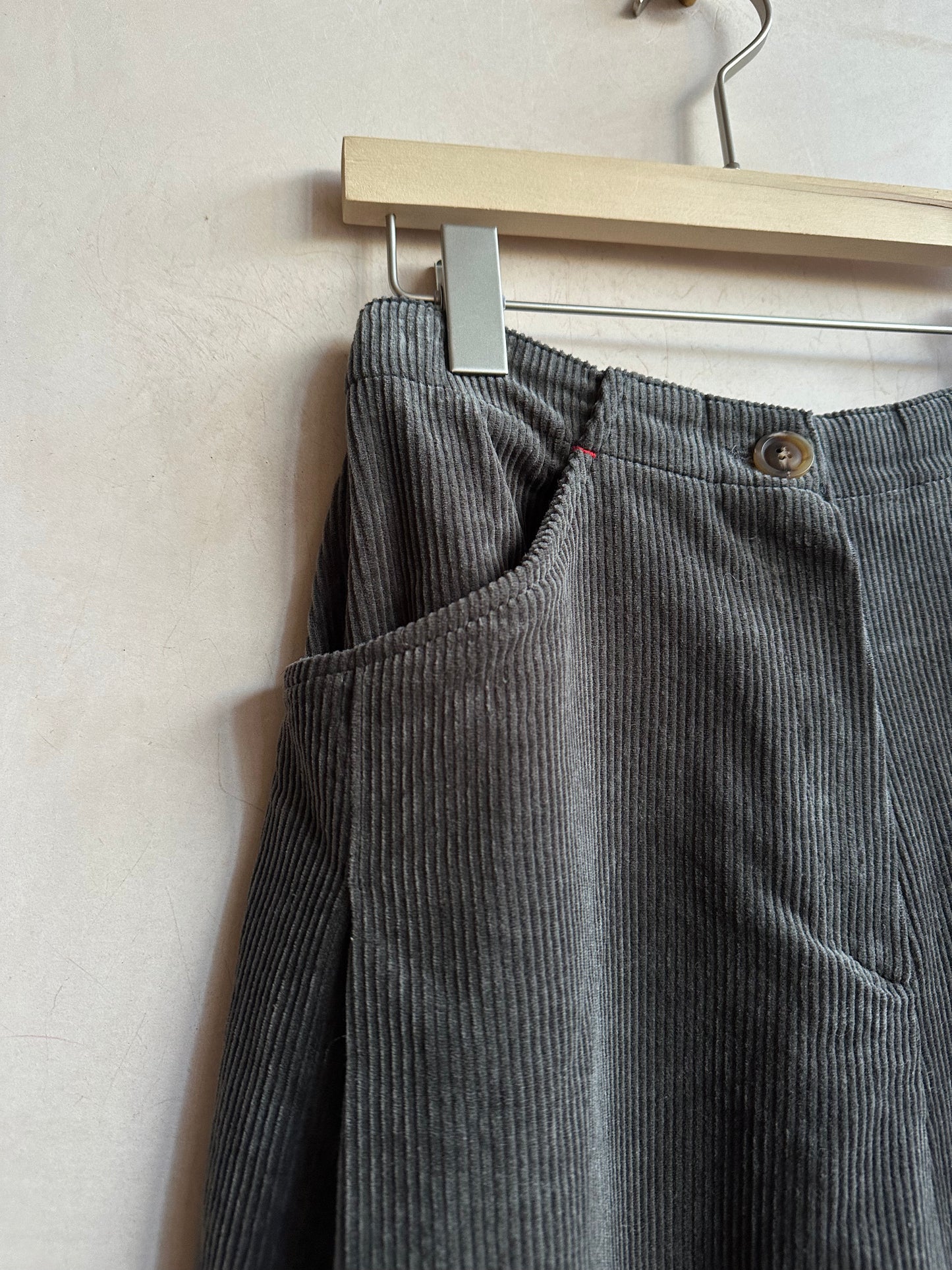 Corduroy very wide trousers -Grey-