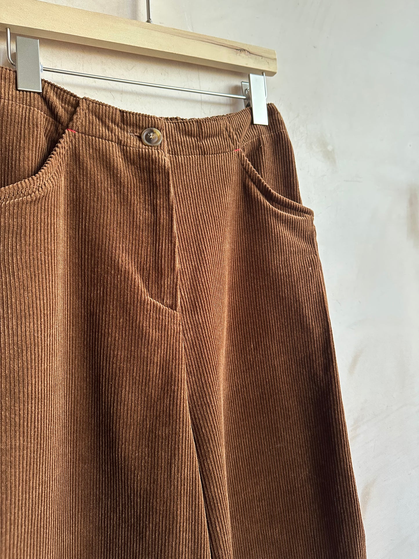 Corduroy very wide trousers -Brown-