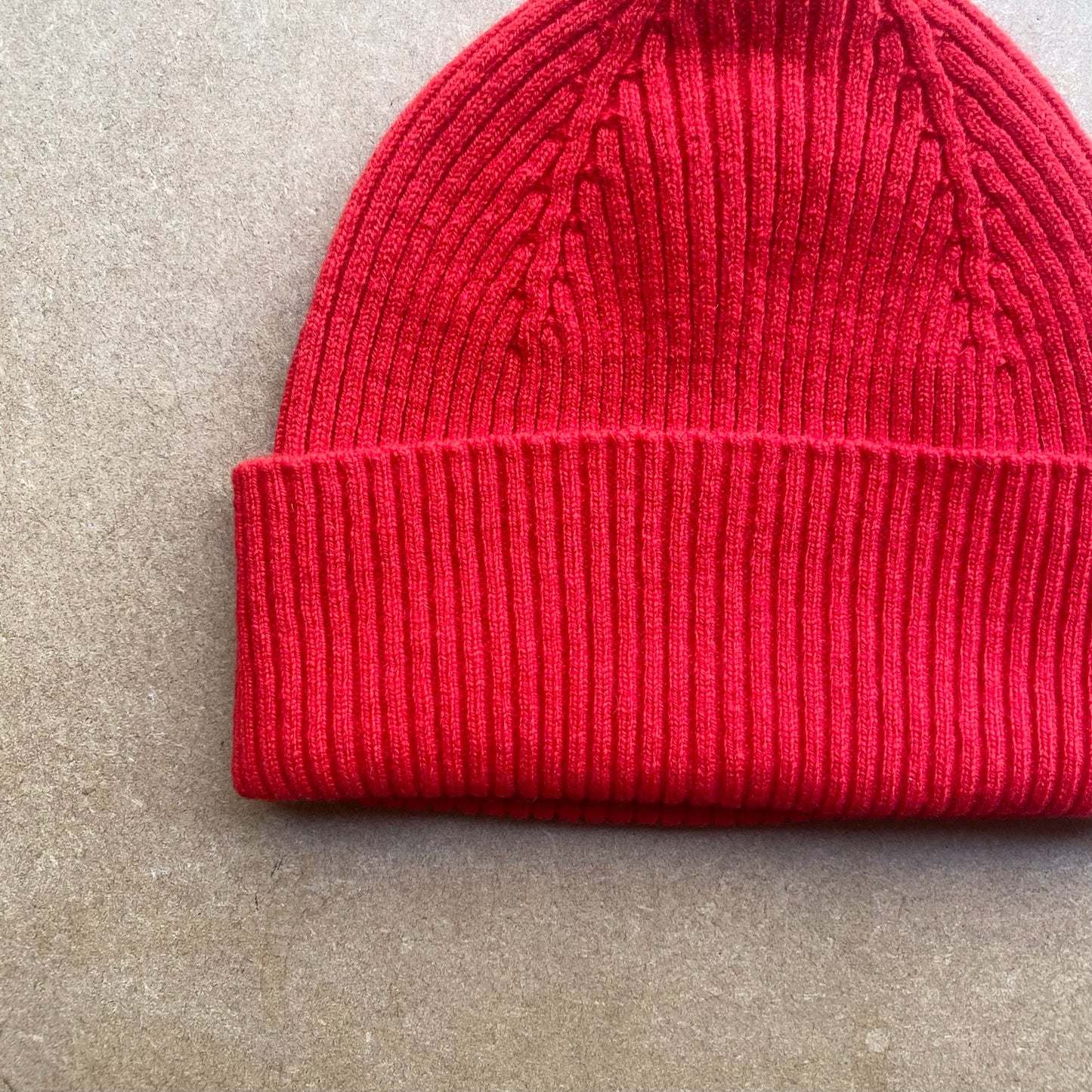 Beanie hat -chilli- By green grove wevers