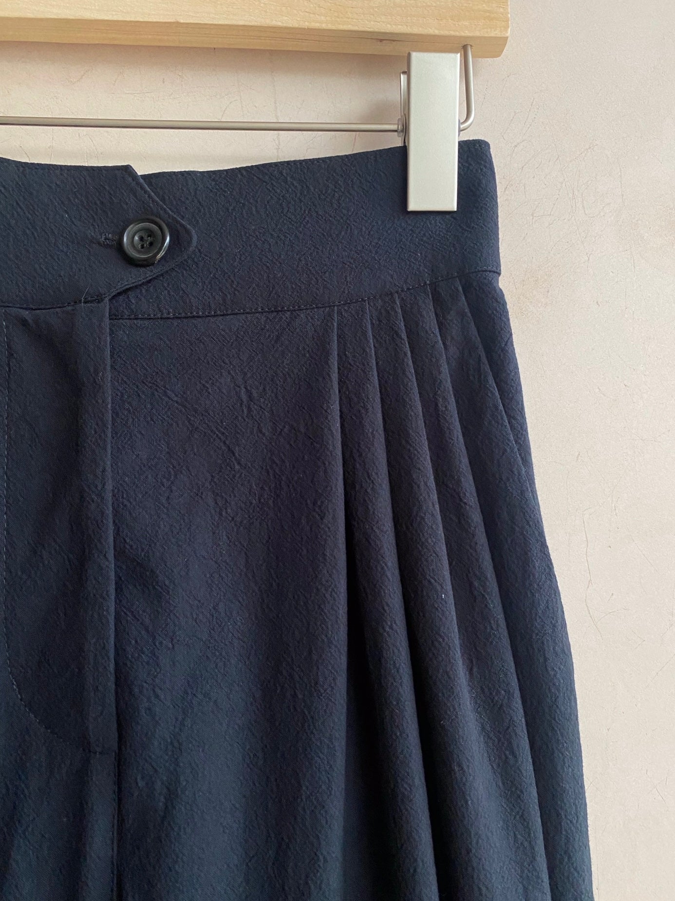 Washed Cotton Barrel Leg Trousers in Black