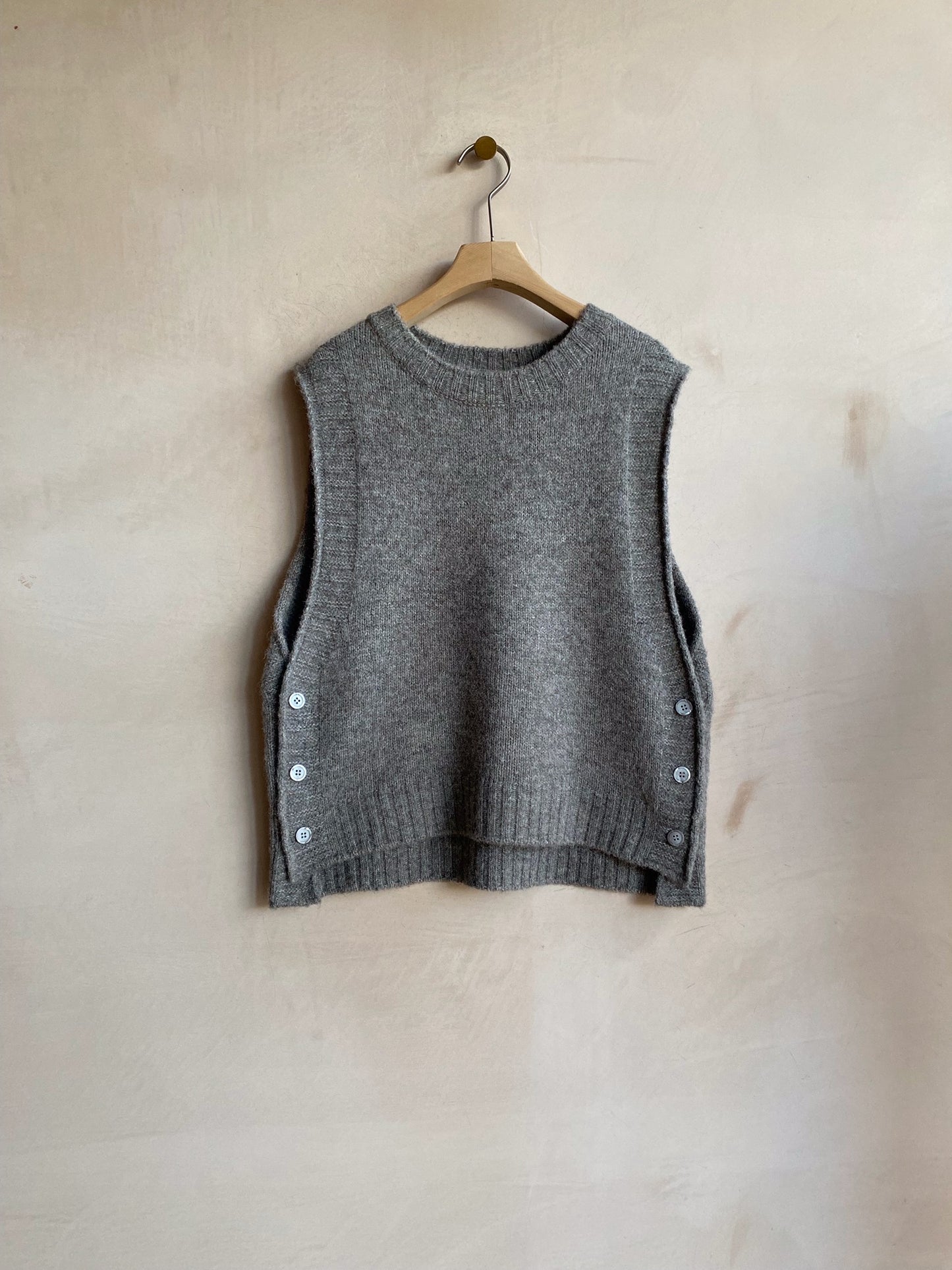 Side button knit vest -L.brown-