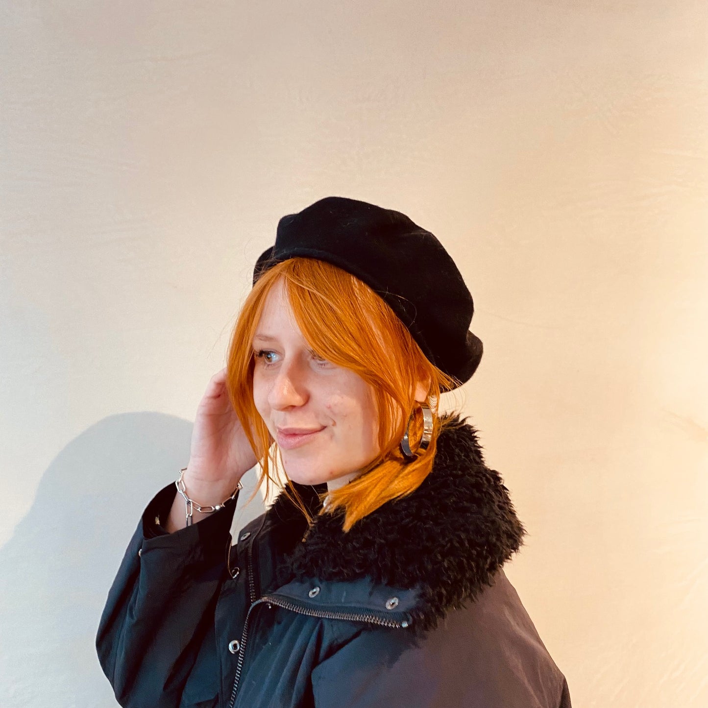 Green Grove Weavers Pom Pom Beret hat -Klein Blue-