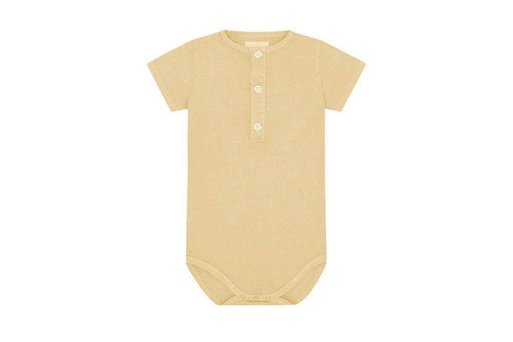 Vild SS HENLEY BODYSUIT ORG COTTON JERSEY -NATURAL SANDSTONE, MINERAL DYE-