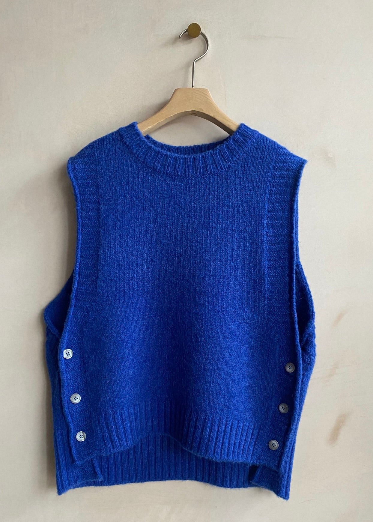 Side button knit vest -Blue-