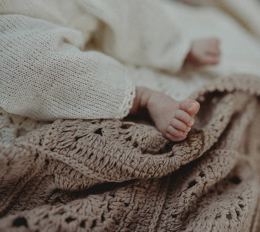 Lightweight organic cotton knit baby trousers: Sand / 0-3 / With crochet trim