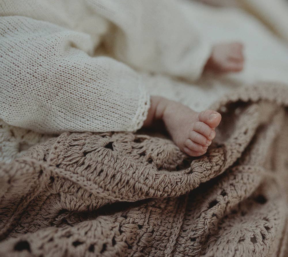 Lightweight organic cotton knit baby trousers: Sand / 6-12 / With crochet trim