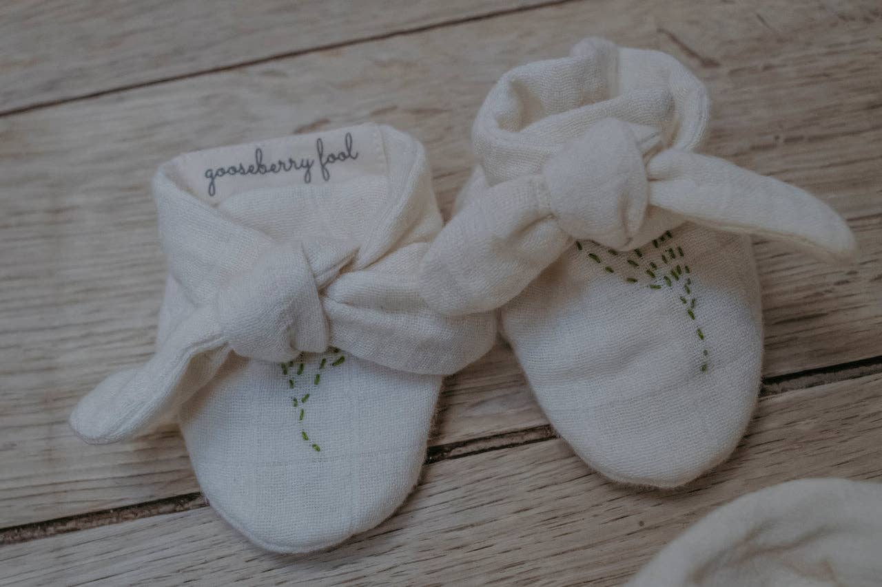 Organic cotton muslin booties: 0-6