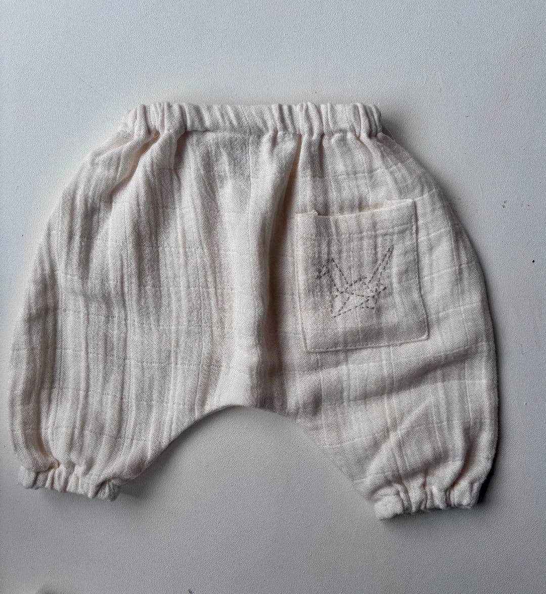 Organic cotton muslin baby pyjamas: 0-3