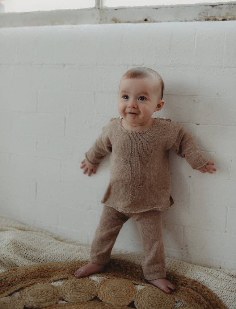 Lightweight organic cotton knit baby trousers: Sand / 6-12 / With crochet trim