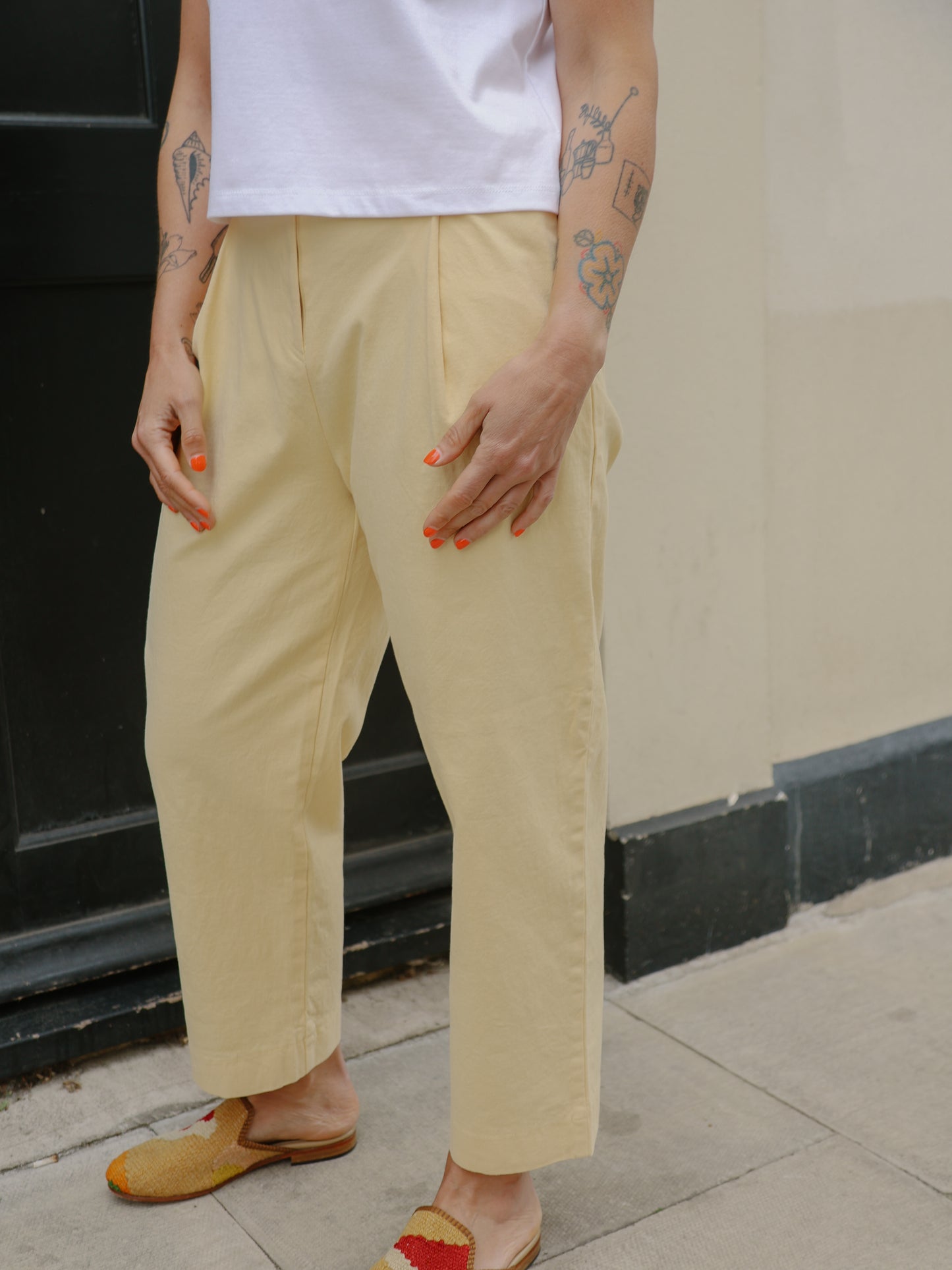 Pleated cropped trousers -Lemon Yellow-