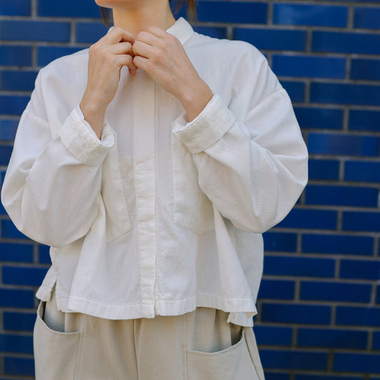 Front Two SQ pockets shirts -White-
