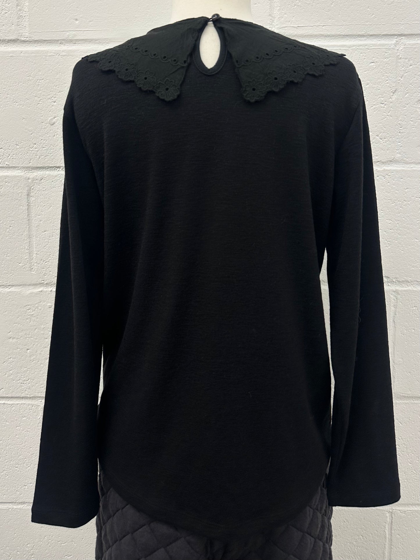 V Lace collar Top　-BLACK-