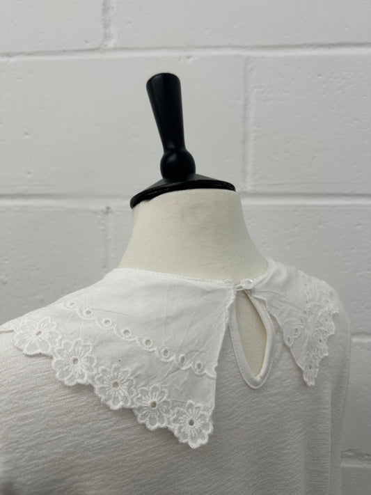 V Lace collar Top　-WHITE-