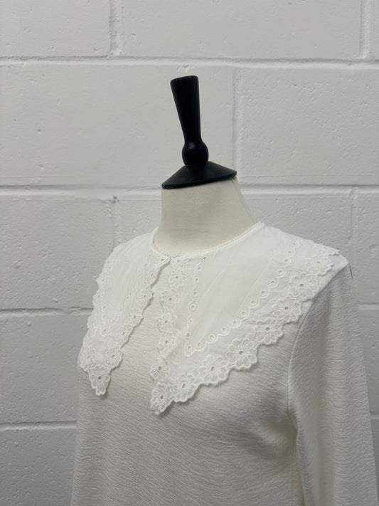 V Lace collar Top　-WHITE-