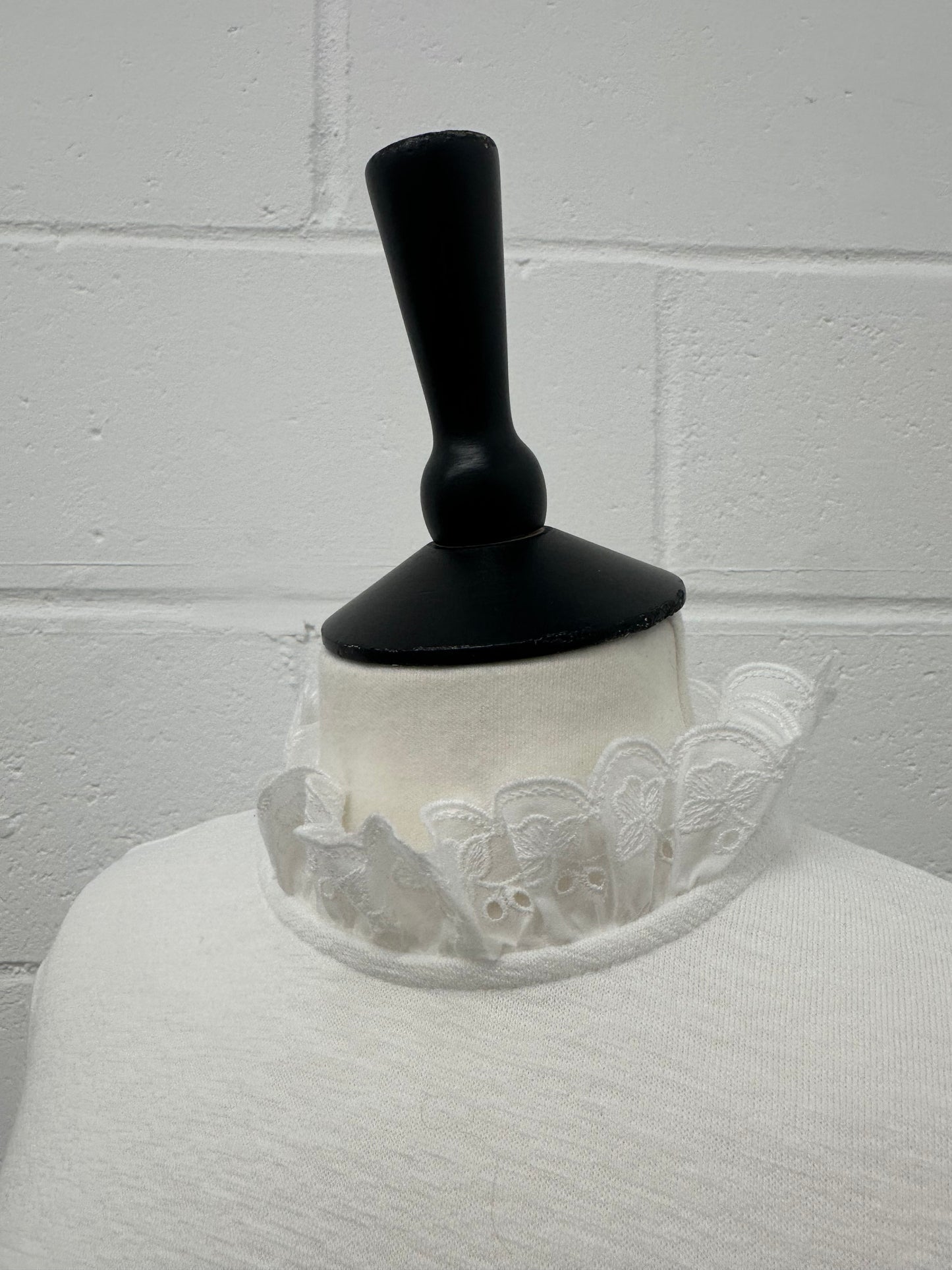 High neck lace top -WHITE-