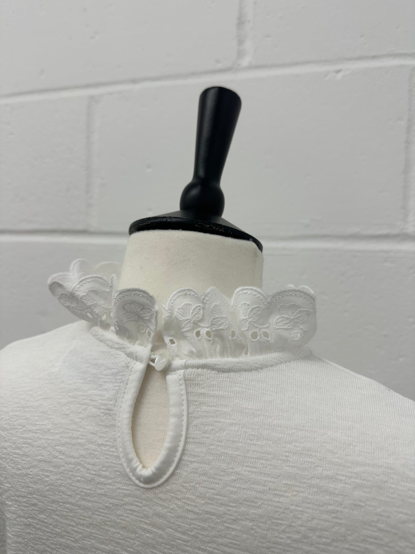 High neck lace top -WHITE-