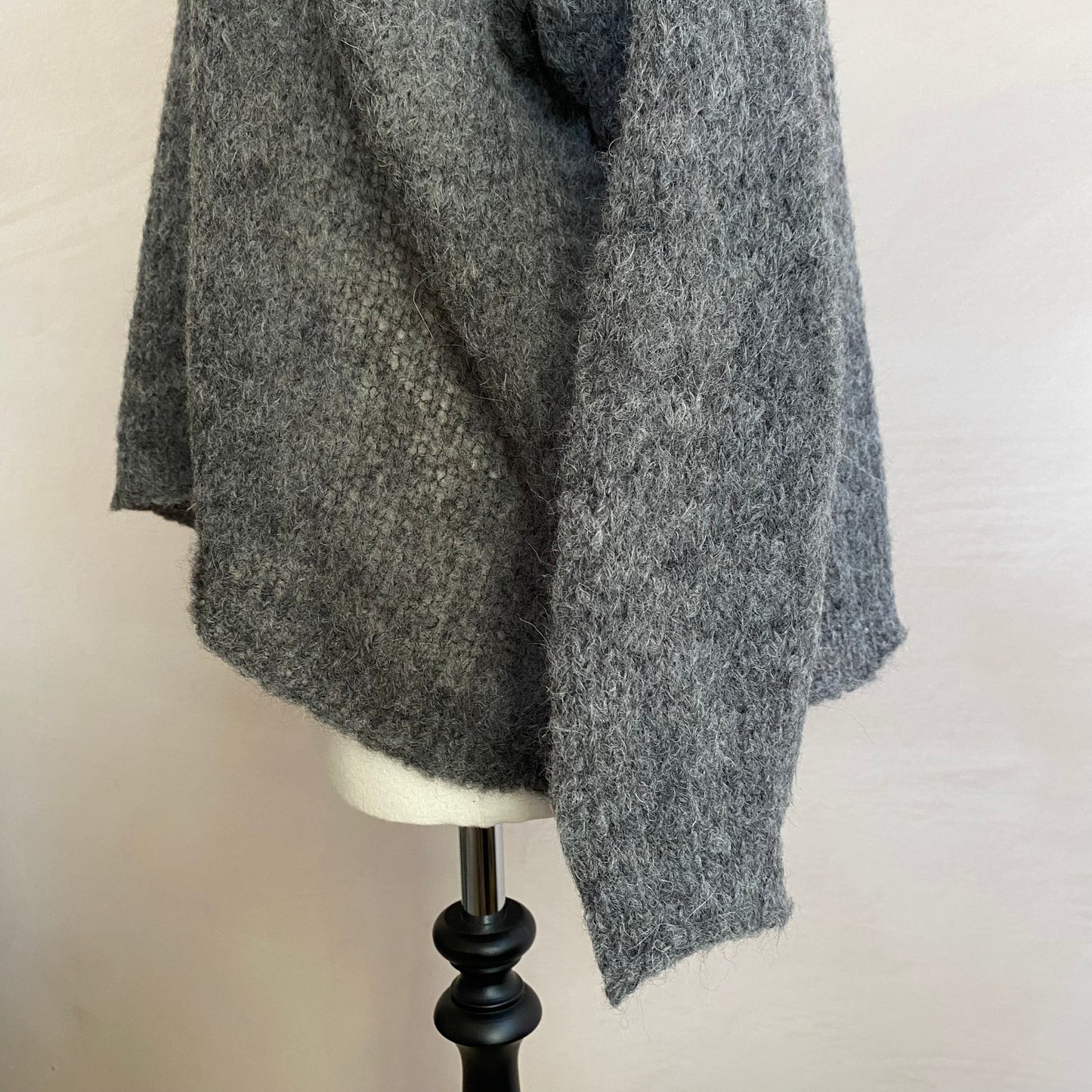 Milenia Loom V-neck Alpaca Jumper -Dark grey-