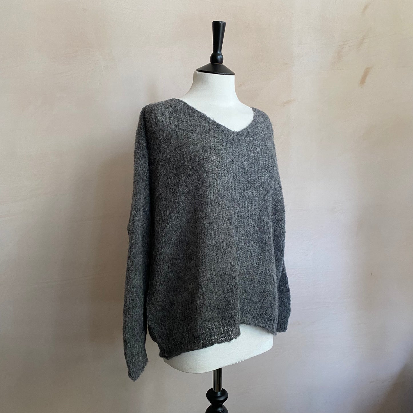 Milenia Loom V-neck Alpaca Jumper -Dark grey-