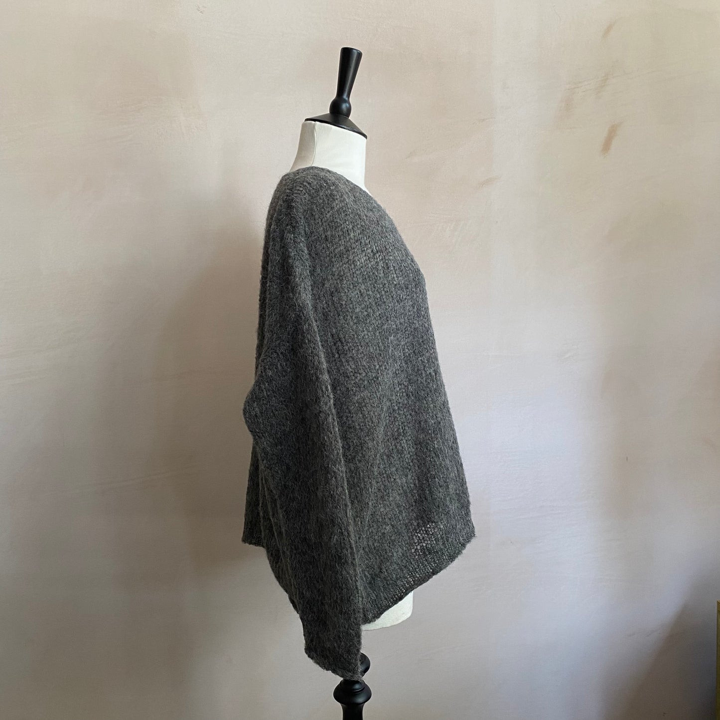 Milenia Loom V-neck Alpaca Jumper -Dark grey-