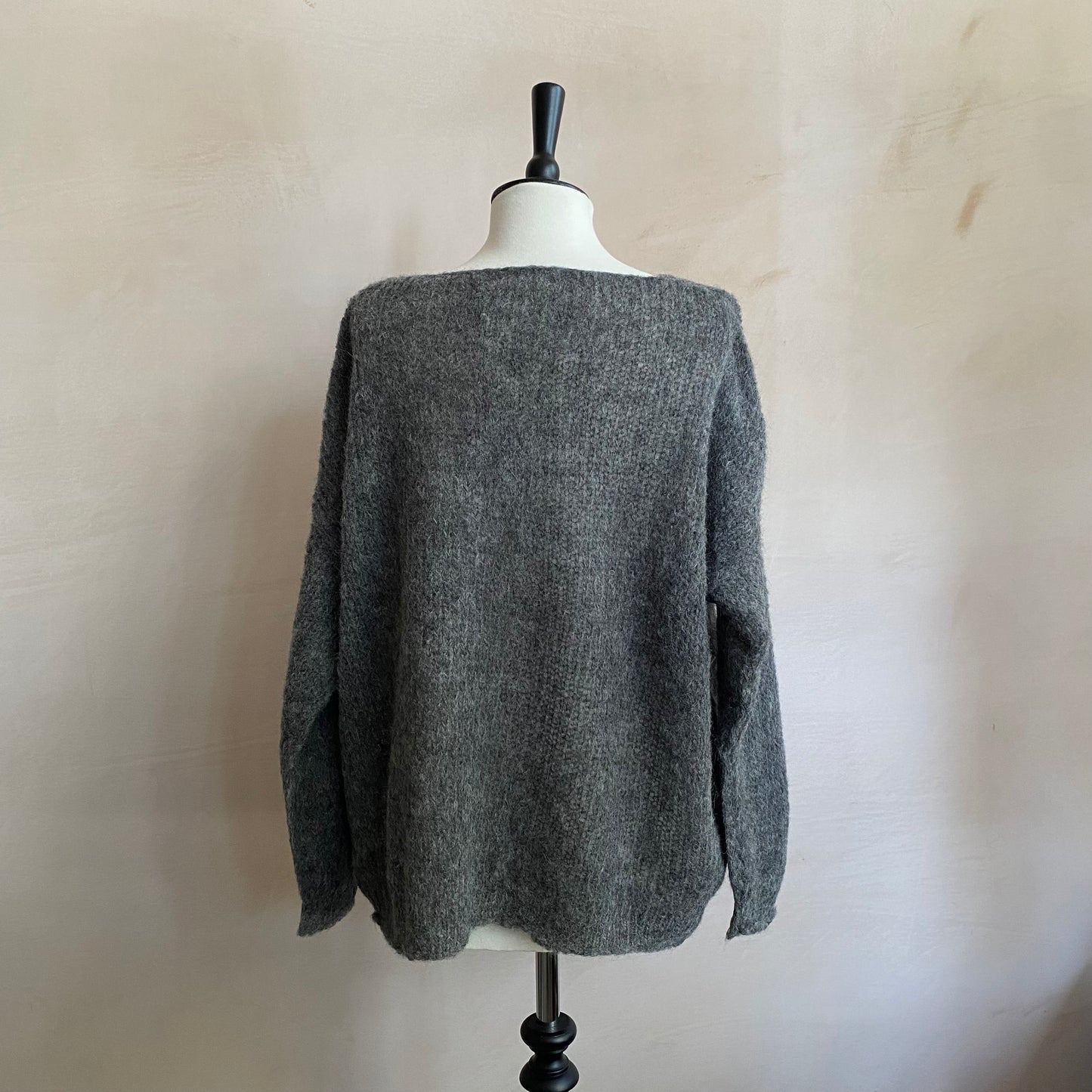 Milenia Loom V-neck Alpaca Jumper -Dark grey-