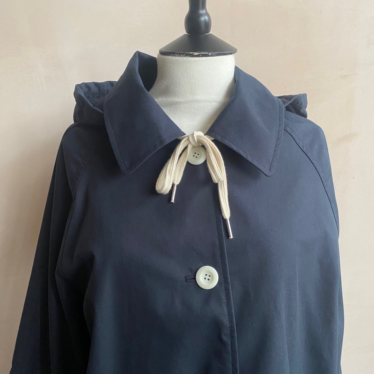Cotton mid Botton up coat with white lining -Navy-