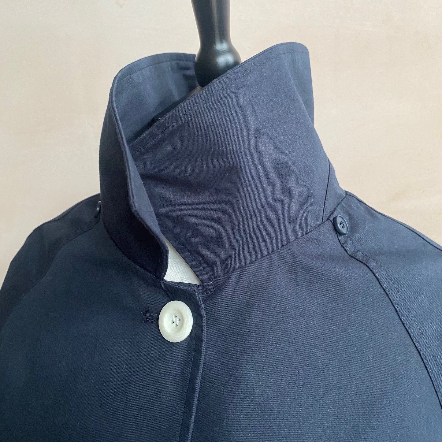 Cotton mid Botton up coat with white lining -Navy-