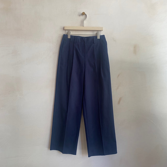 PLEATED COTTON TROUSERS -Navy- by Nomad