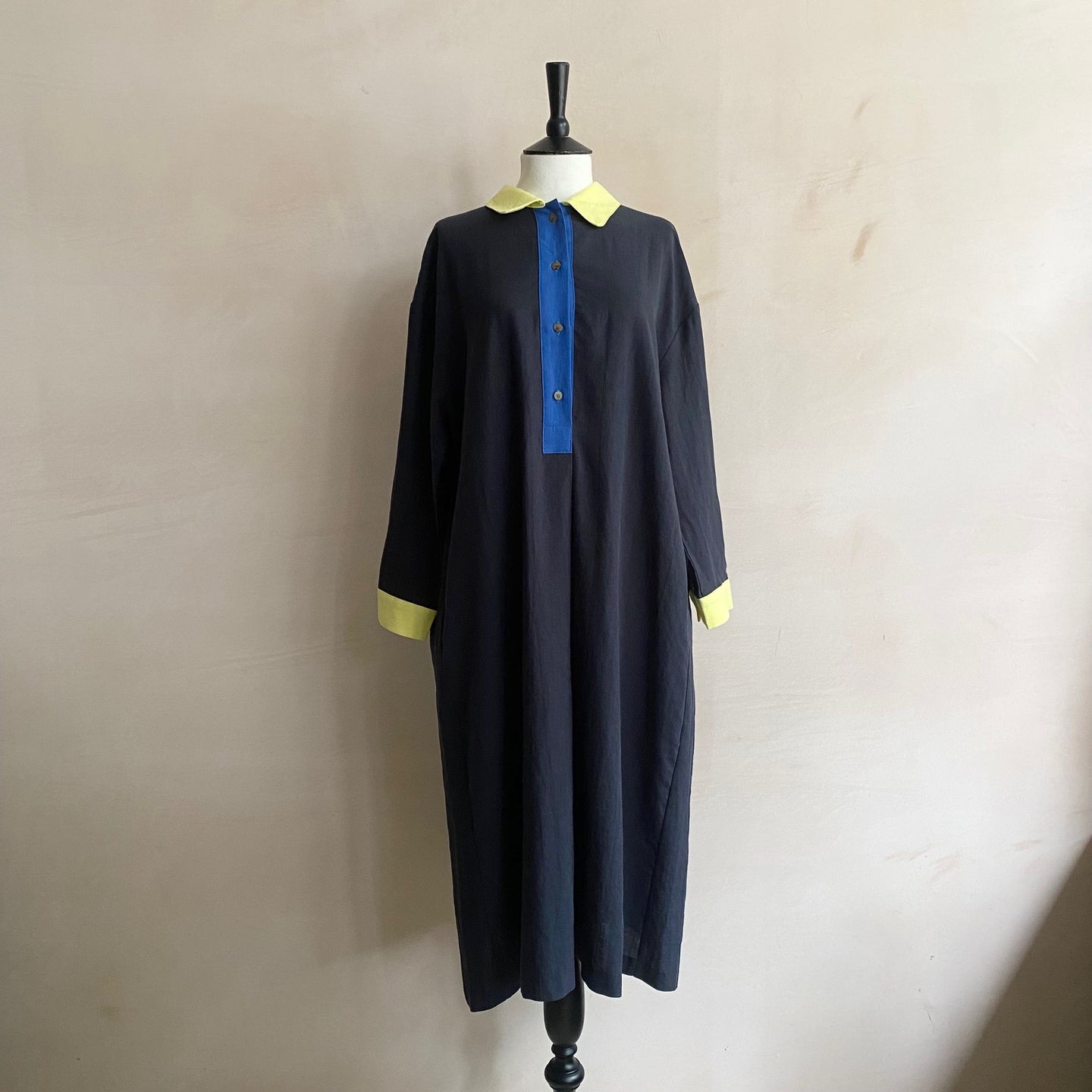 Block colour Linen L/S dress -Black-