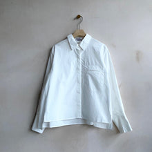 HIDE BUTTON CROPPED SHIRTS -White-