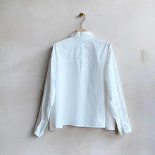 HIDE BUTTON CROPPED SHIRTS -White-