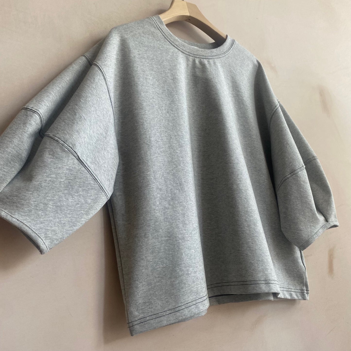 Stitch Volume sleeve top -Grey-