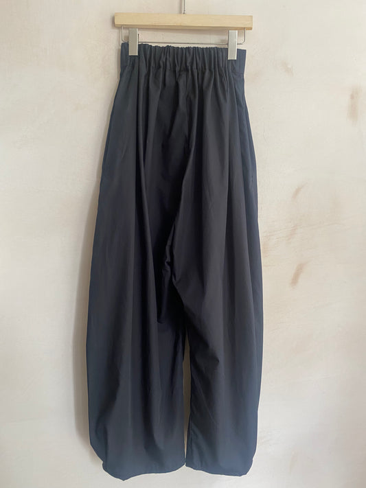 Barrel Leg wide trousers -Black-