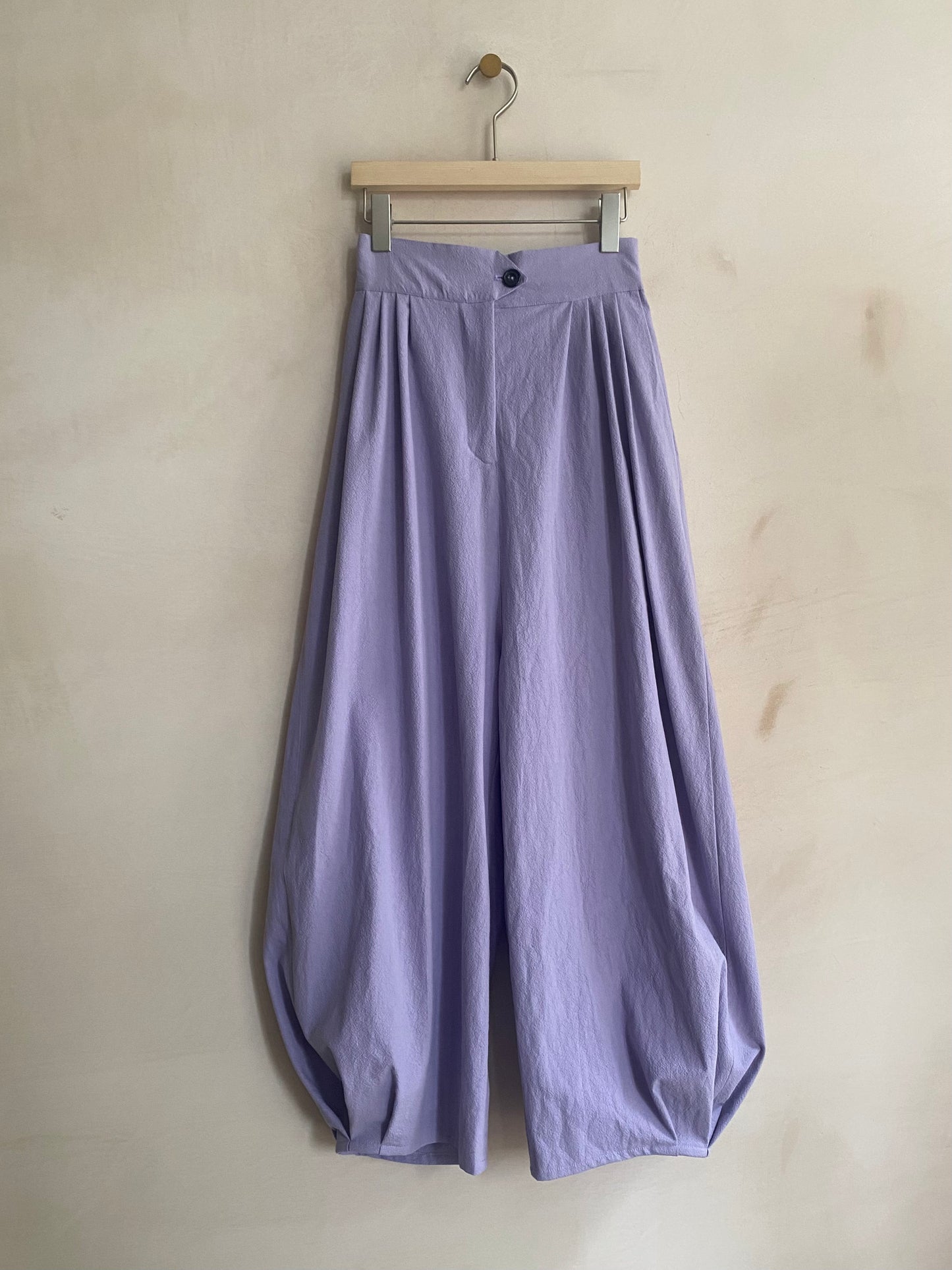 Washed Cotton Barrel Leg Trousers in Lilac