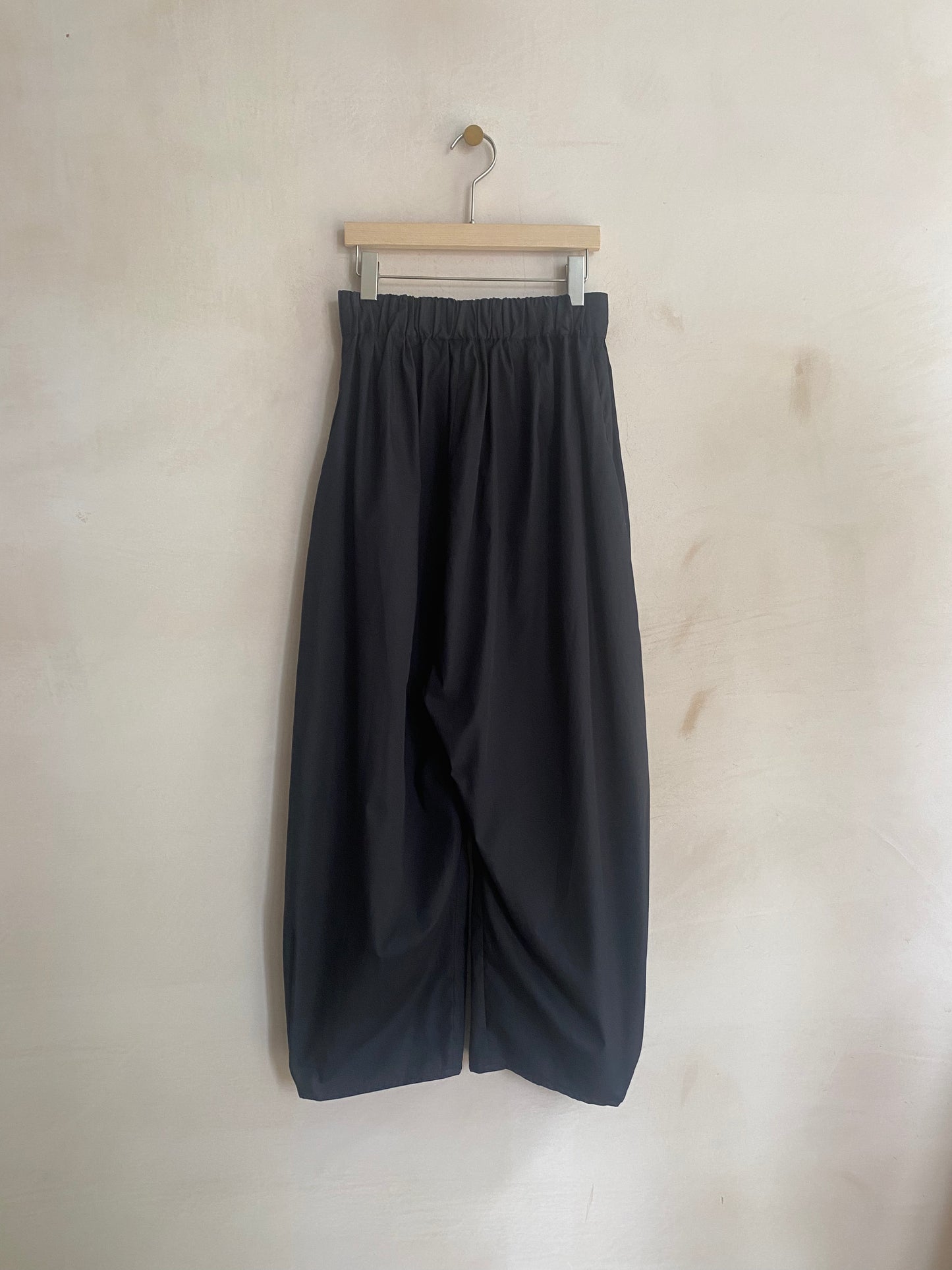 Barrel Leg wide trousers -Black-