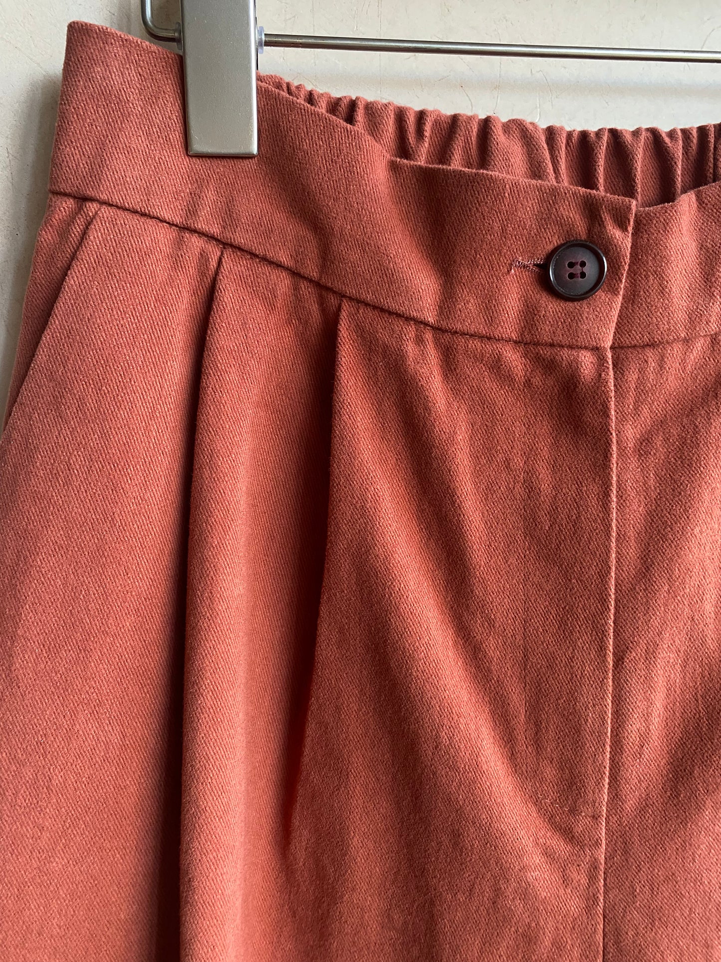 Pleated leg trousers -TERACOTTA-