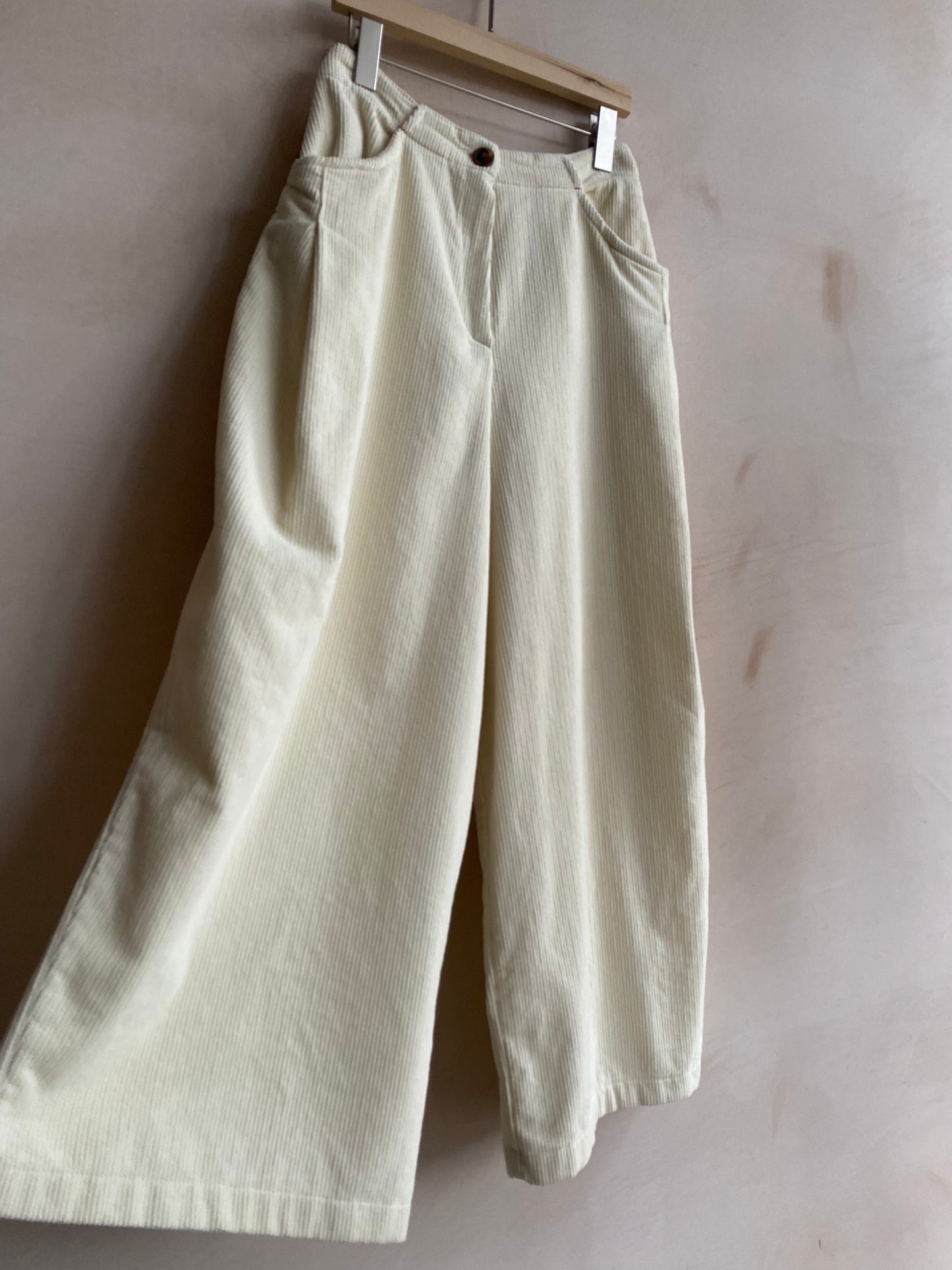 Corduroy very wide trousers -IVORY-