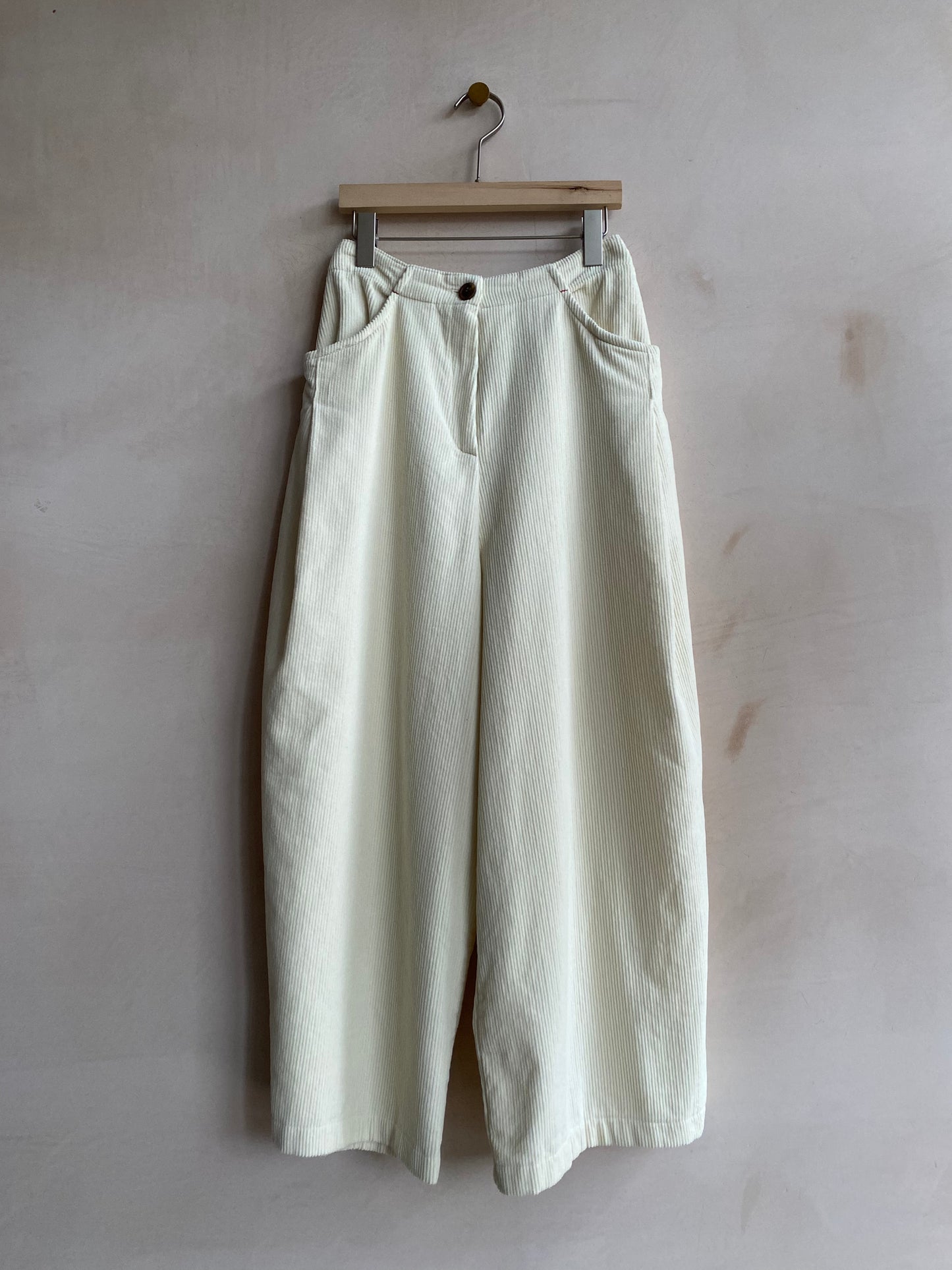 Corduroy very wide trousers -IVORY-