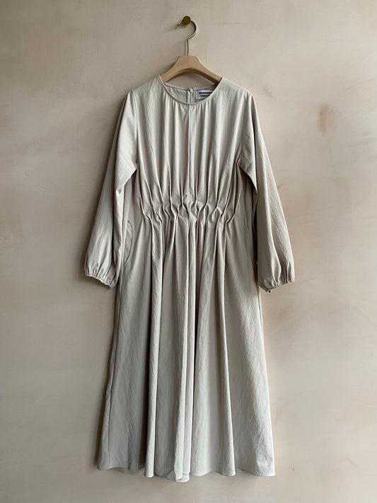 Front tuck dress -ivory-