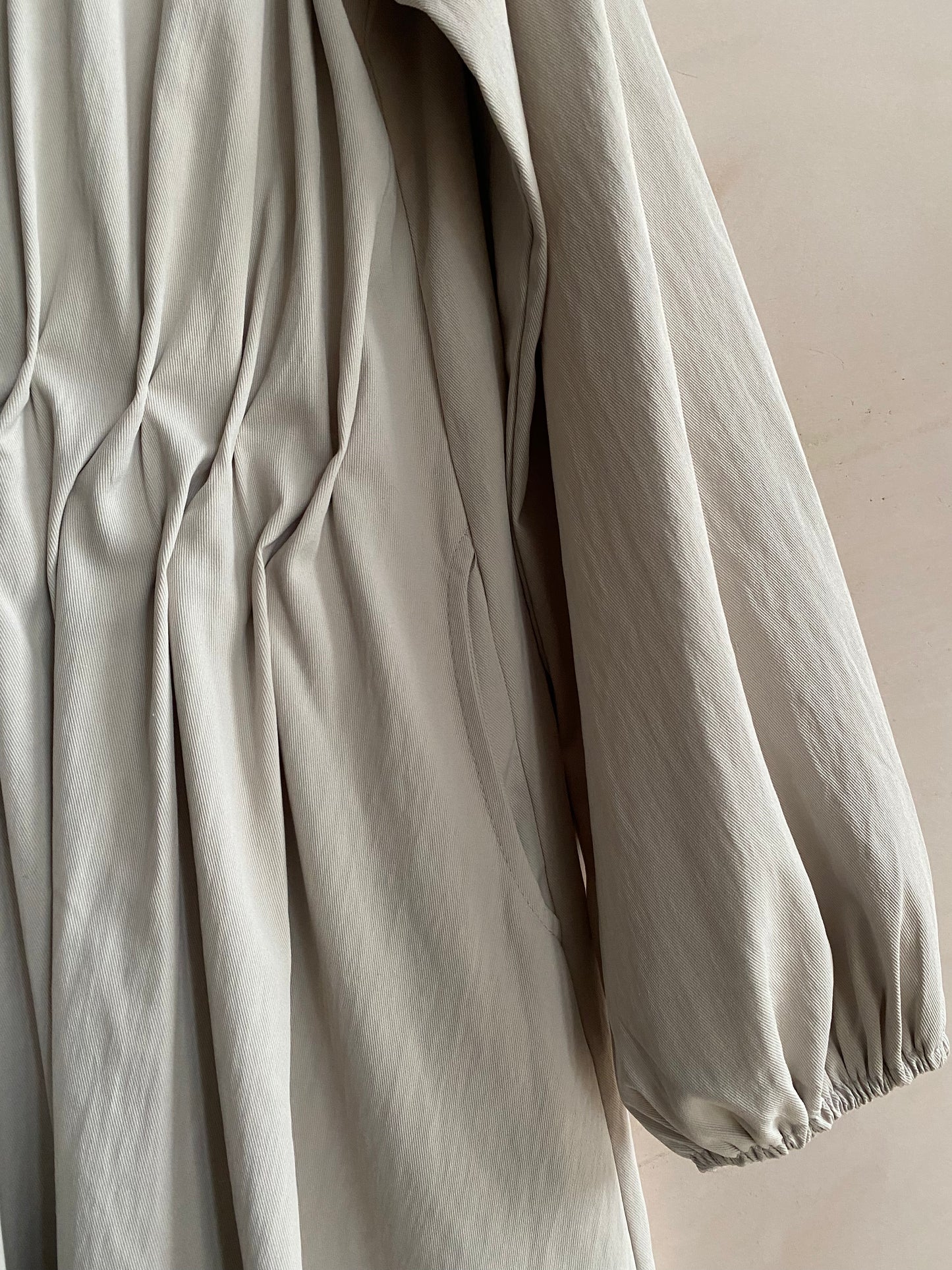 Front tuck dress -ivory-
