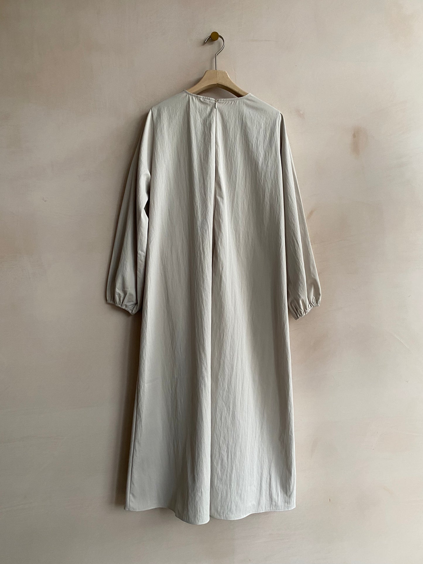 Front tuck dress -ivory-