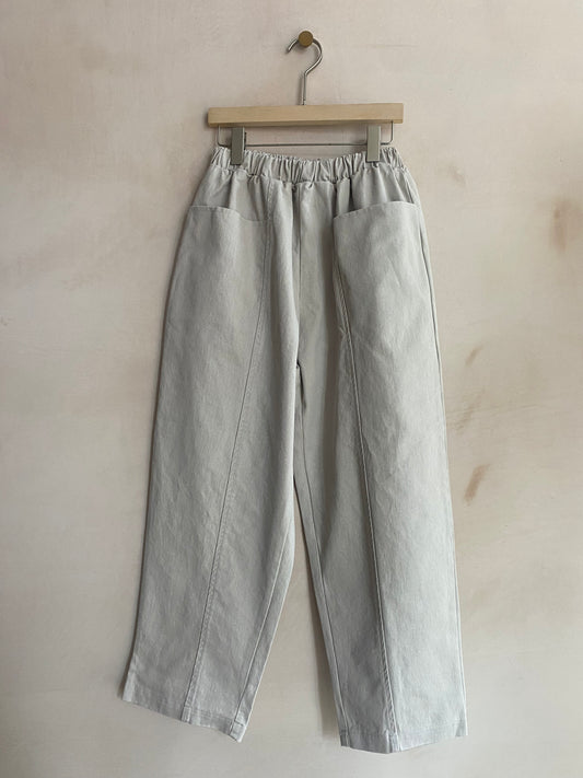 Cropped Baggy Trousers with Floppy Front Pockets -Ivory-