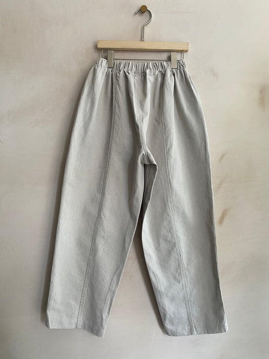 Cropped Baggy Trousers with Floppy Front Pockets -Ivory-